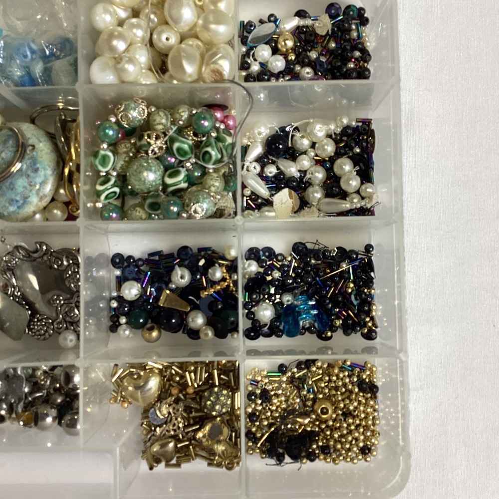 Bulk Jewelry Making Lot Beads Charms Findings Craft Supplies Case - Picture 2 of 5